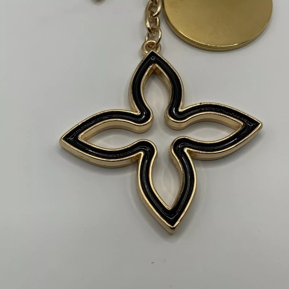 LV Louis Vuitton Bag Charm Key Holder Flower Shape & Round Monogram LV Logo - Picture 9 of 12